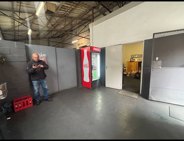 327M² WAREHOUSE TO LET IN BELLVILLE SOUTH